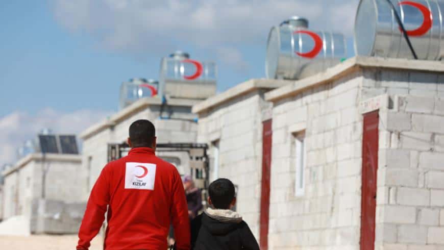 الهلال الأحمر التركي يسلم 784 منزلا لنازحي إدلب