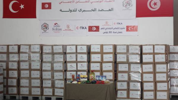 تونس.. "تيكا" التركية تقدم 22 طنا من المساعدات الغذائية