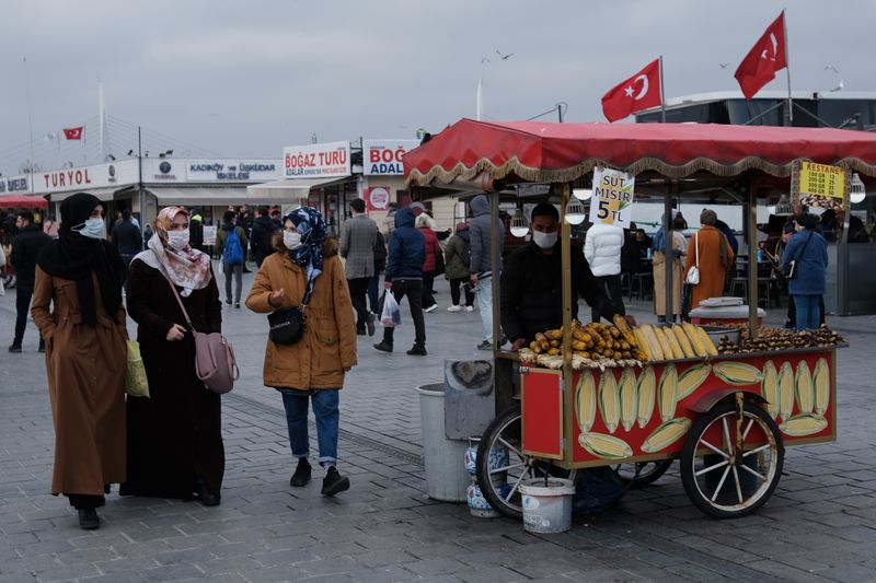 تركيا تسجل 341 وفاة بكورونا