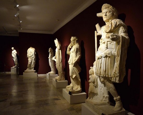 متحف أنطاليا يأخذ زواره في رحلة عبر التاريخ