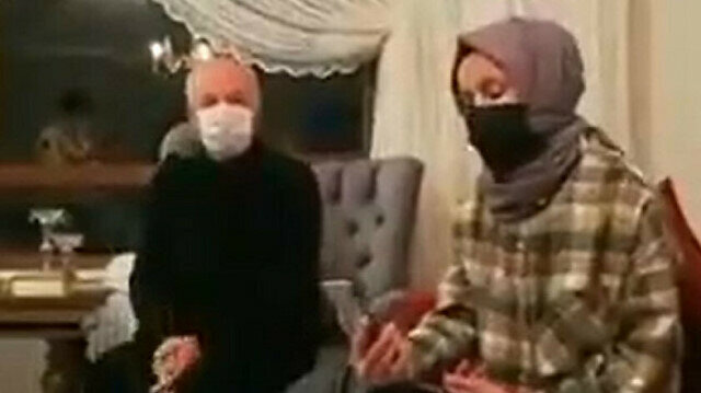 فخر الدين قوجة يقنع مواطنة تركية بالحصول على لقاح كورونا