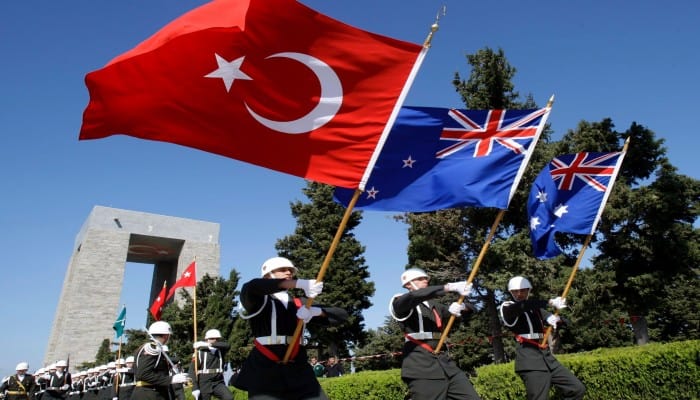 تركيا واستراليا يوقعان اتفاقية شراكة في الصناعات الدفاعية
