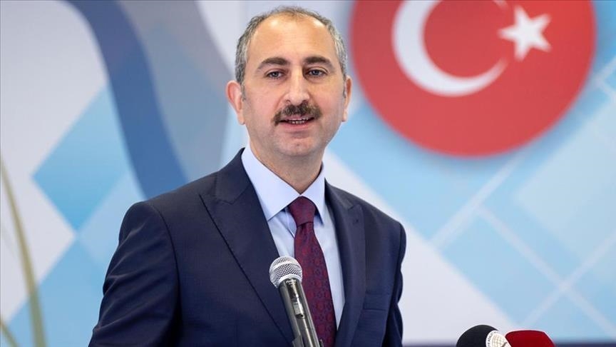 تركيا.. مسؤولون يعزون وزير العدل بوفاة والدته