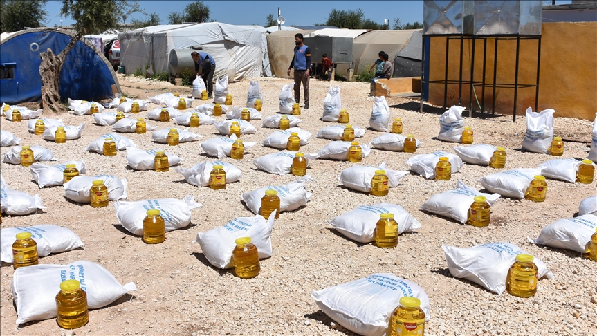 وقف تركي يوزع 200 طرد غذائي على أسر في أعزاز السورية