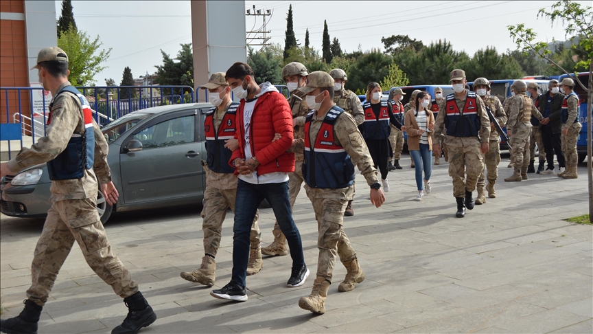 محكمة تركية تفضي بالسجن لمتهم بتجنيد ارهابيين
