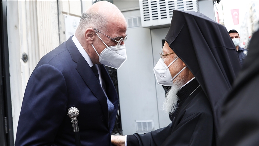وزير الخارجية اليوناني يلتقي بطريرك الروم الأرثوذكس بإسطنبول