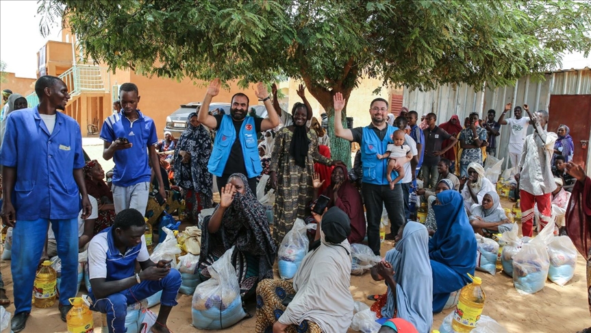 "الديانة التركي" يوزع مساعدات غذائية للمحتاجين في النيجر