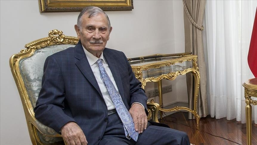 وفاة رئيس وزراء تركيا الأسبق أق بولوت بعد صراع مع المرض