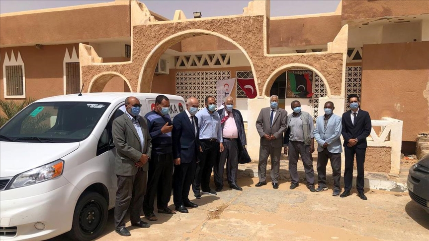"تيكا" التركية تتبرع بسيارة نقل أدوية لمركز صحي بغدامس الليبية