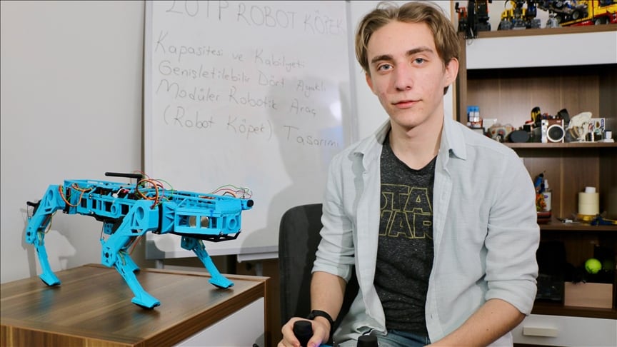 قصة نجاح طالب تركي بتطوير"كلب روبوتي" متعدد الأغراض