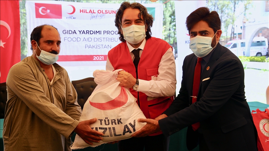 مساعدات رمضانية من الهلال الأحمر التركي لـ500 أسرة باكستانية