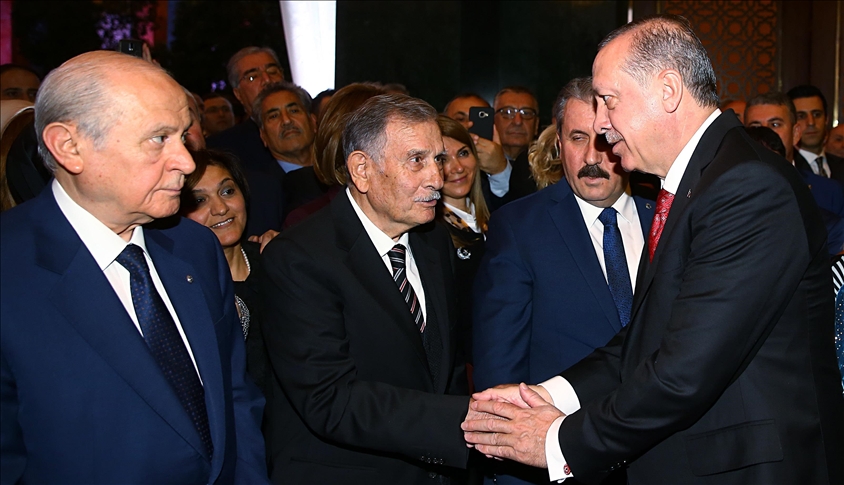 أردوغان يعزّي في وفاة رئيس الوزراء الأسبق "أق بولوت"