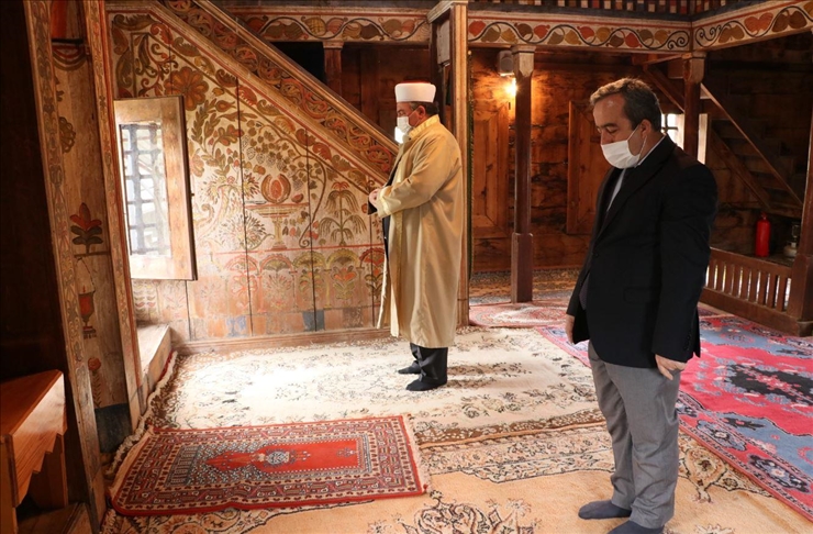 تركيا.. مسجد خشبي ينتج العسل في محرابه