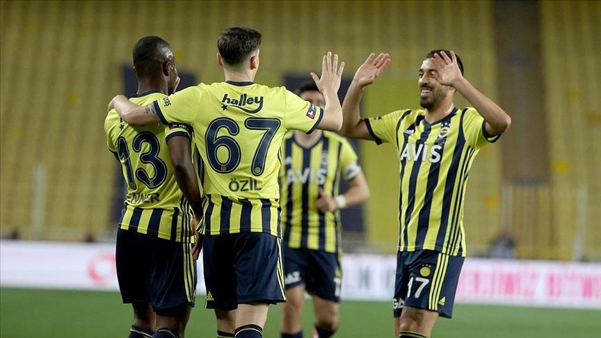 أبقى فنربهتشه على آماله قائمة في المنافسة على لقب الدوري التركي الممتاز لكرة القدم، بتغلبه على ضيفه أرضروم سبور بثلاثة أهداف لواحد، الاثنين، في ختام الجولة 39 لـ "سوبر ليغ".