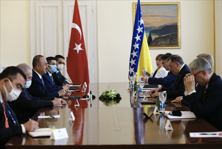 تشاووش أوغلو يؤكد دعم تركيا التام لوحدة البوسنة