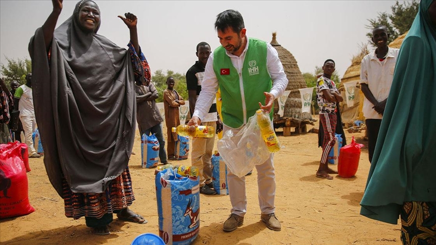 "الإغاثة التركية" توزّع مساعدات على آلاف المحتاجين في النيجر