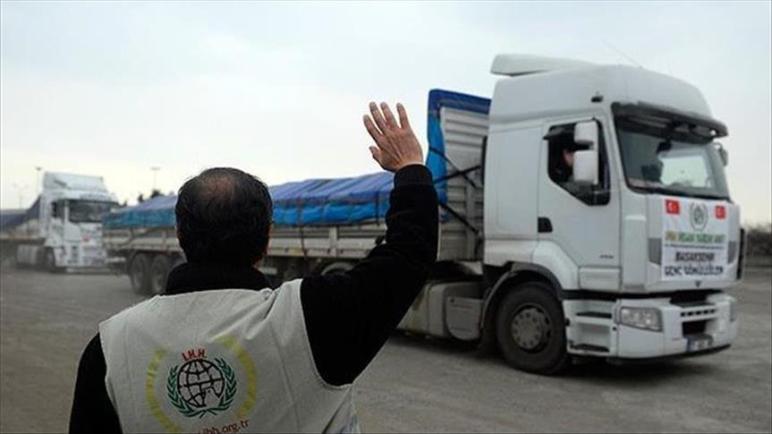 الإغاثة التركية ترسل 14 شاحنة مساعدات إلى سوريا