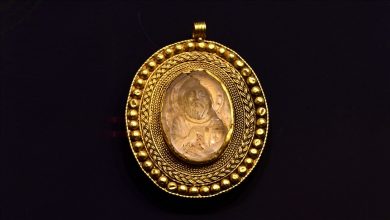 متحف جوروم يعرض قلادة ذهبية فريدة تصور السيد المسيح